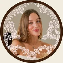 Brenda Di Aloy, conductora del podcast Sin Mirar a los Costados
